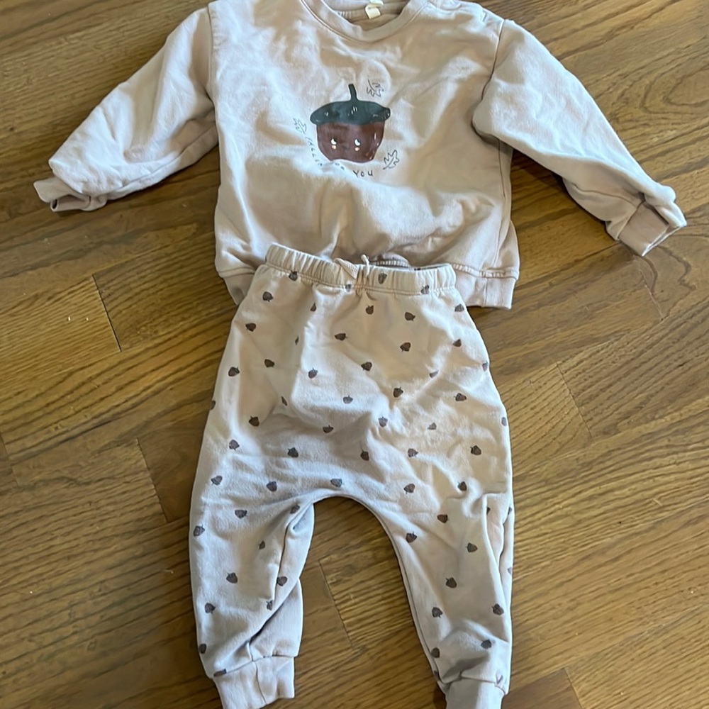 Quincy Mae Fall Sweatsuit with acorns 12-18 months